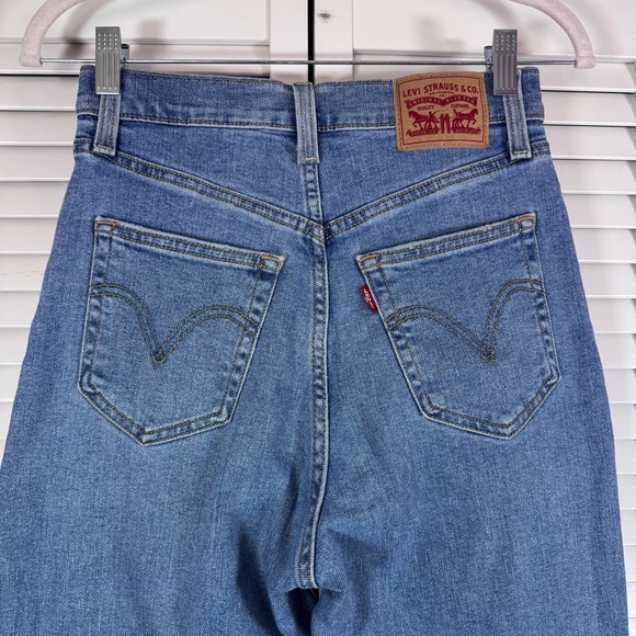 Levi's Ribcage Straight Ankle Distressed Blue Jeans Raw Hem Size 26 - Picture 3 of 11
